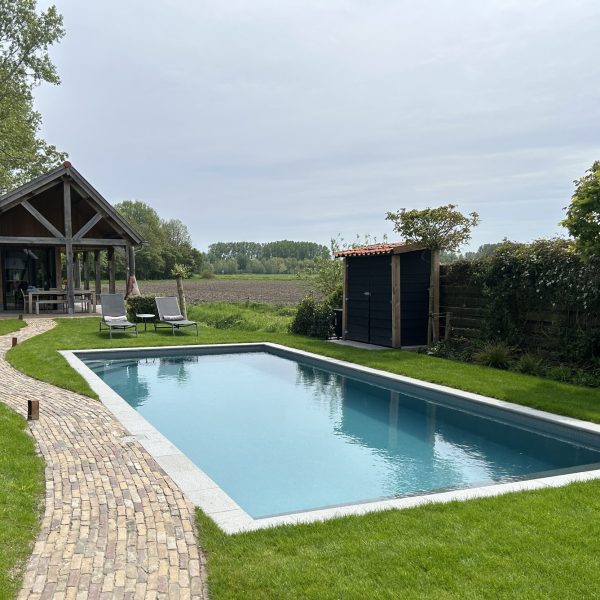 Betonnen zwembad