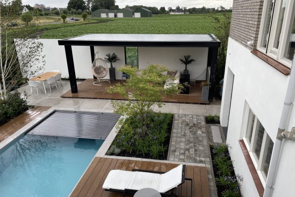 Zwembad laten aanleggen